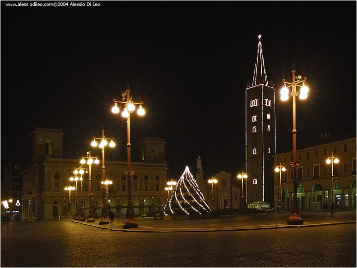 Forlì piazza Saffi e il palazzo delle Poste