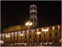 Forlì piazza Saffi e il municipio