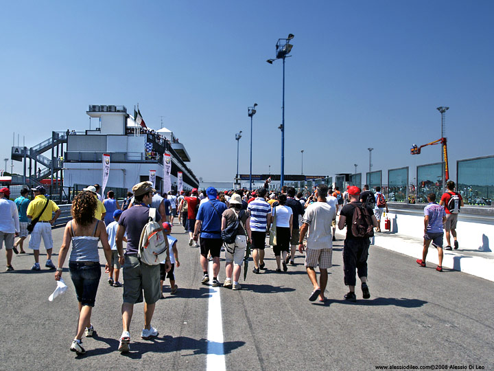 Verso i box durante la pit walk