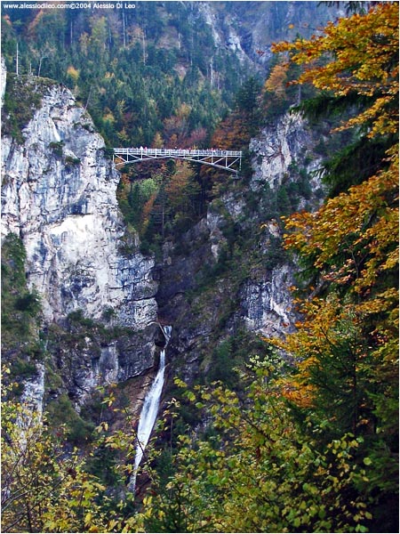 La gola di P̣llat dominata dal Marienbrucke